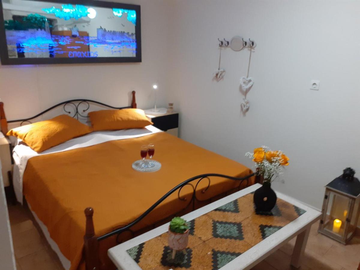 Stone Clock'S House Apartment นาฟปาคตอส ภายนอก รูปภาพ