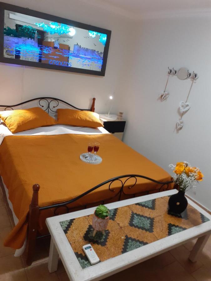 Stone Clock'S House Apartment นาฟปาคตอส ภายนอก รูปภาพ