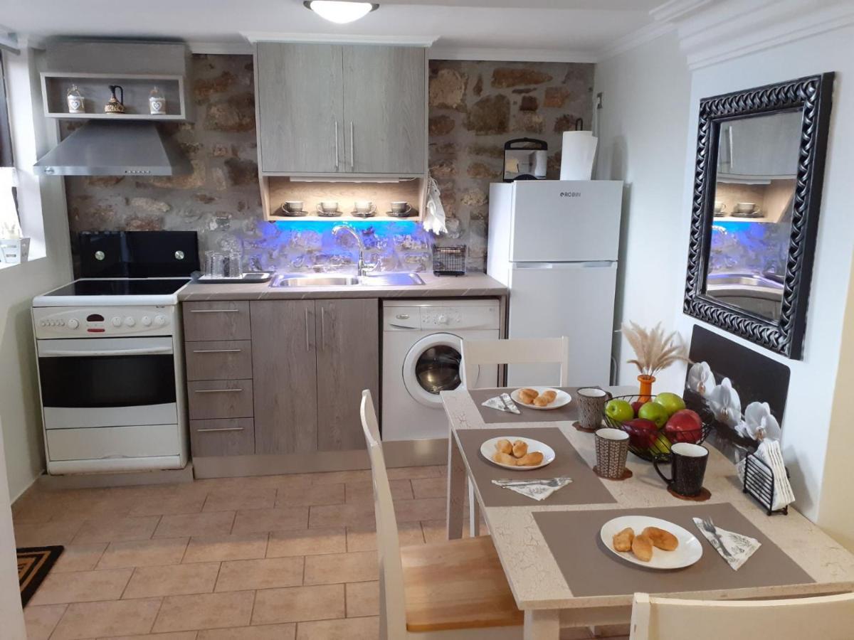 Stone Clock'S House Apartment นาฟปาคตอส ภายนอก รูปภาพ