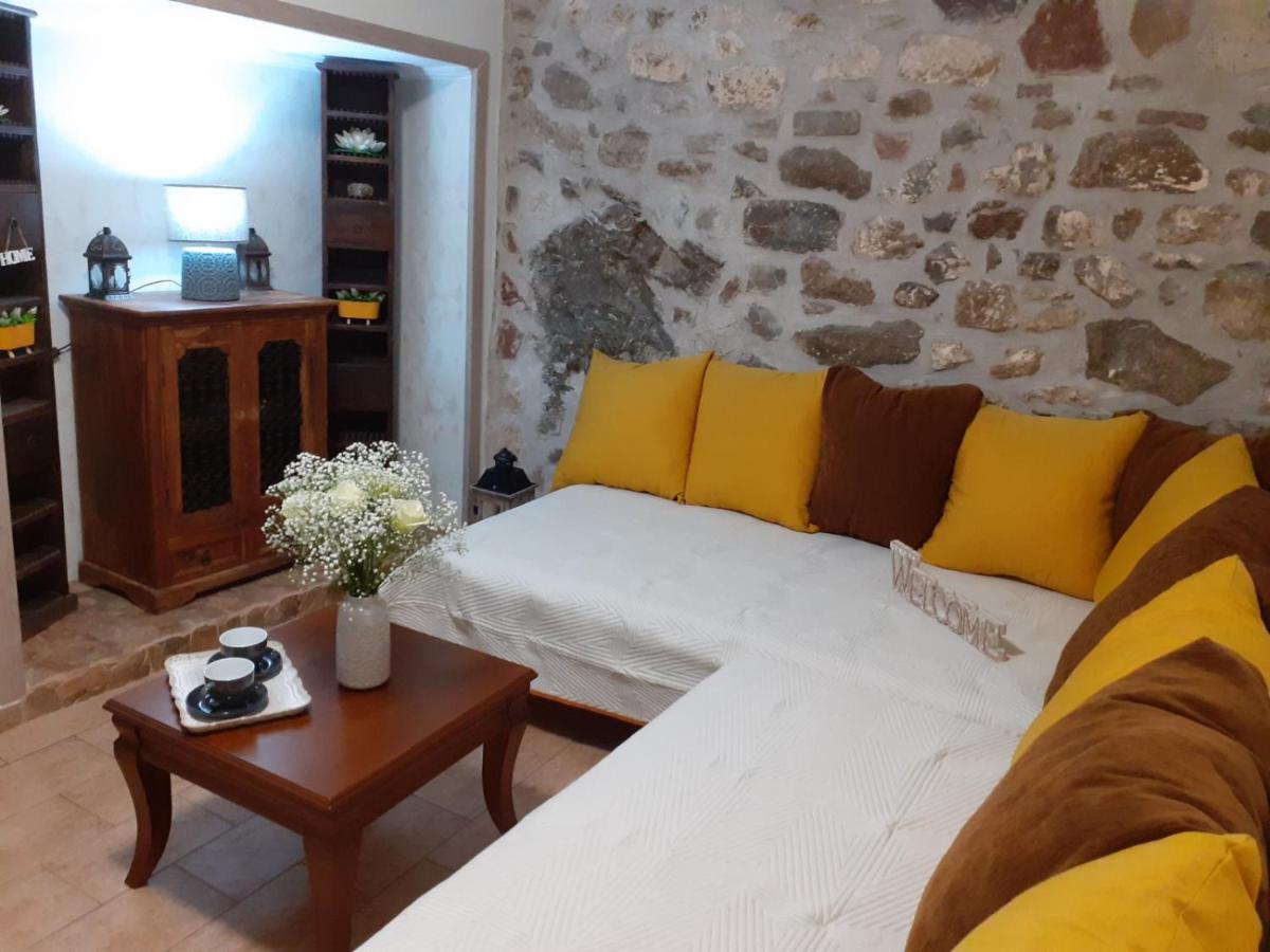 Stone Clock'S House Apartment นาฟปาคตอส ภายนอก รูปภาพ