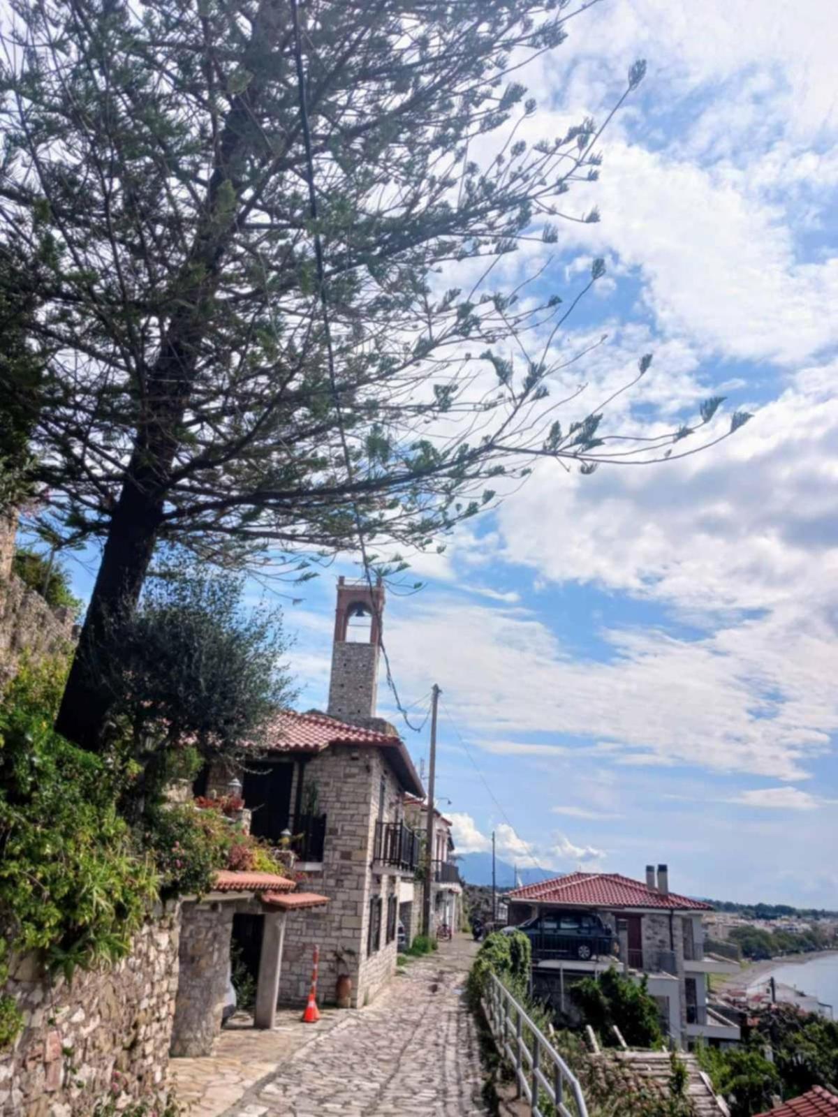 Stone Clock'S House Apartment นาฟปาคตอส ภายนอก รูปภาพ